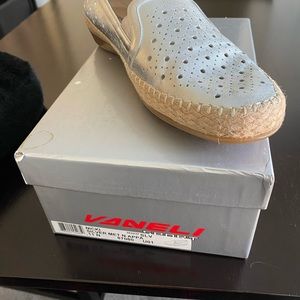 Ladies shoe size 11.